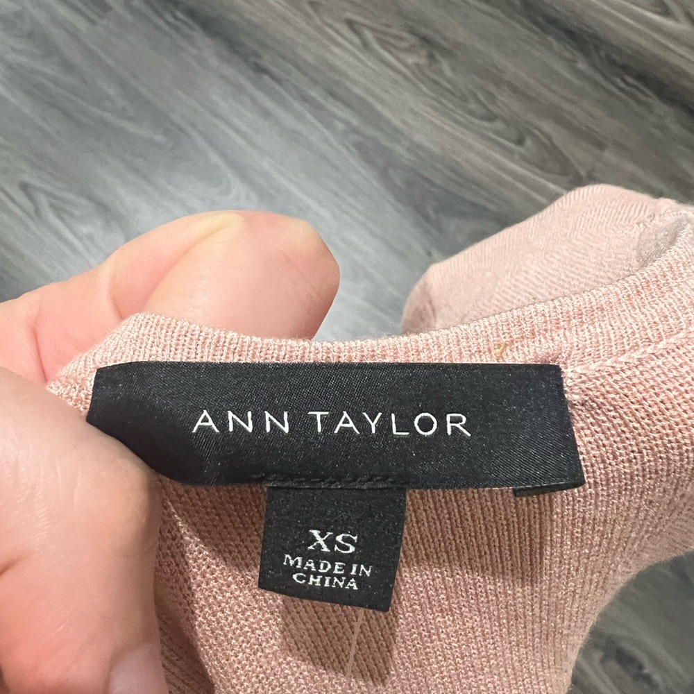 NWT Ann Taylor Dusty Pink Knitted Short Sleeves Embroidered Hem Dress - Picture 7 of 7